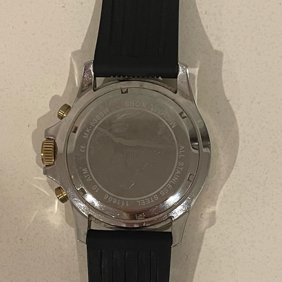 Micheal Kors Oversized Mens Watch - Picture 4 of 5